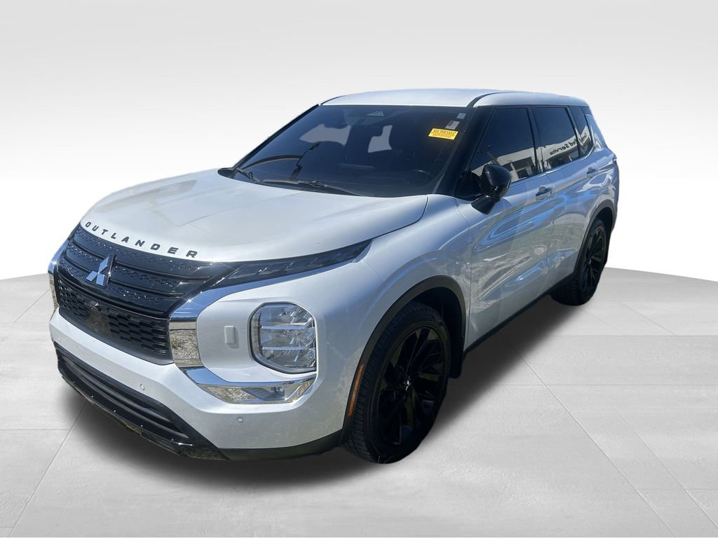2023 Mitsubishi Outlander SE photo 4