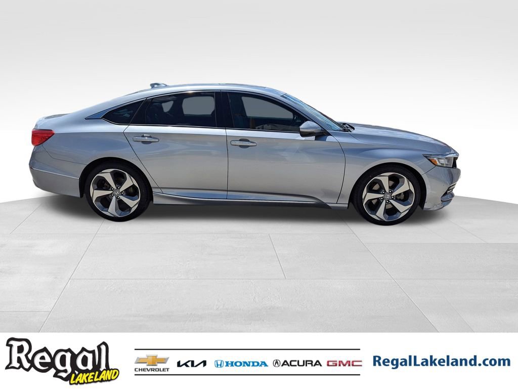 2018 Honda Accord Touring 1.5T photo 3