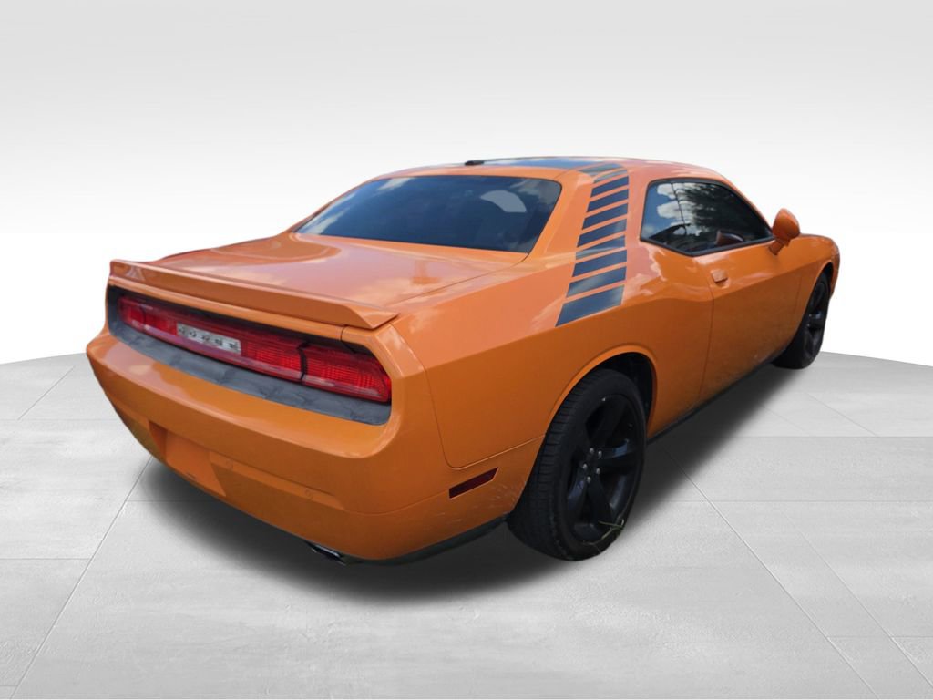 2014 Dodge Challenger SXT Plus photo 4