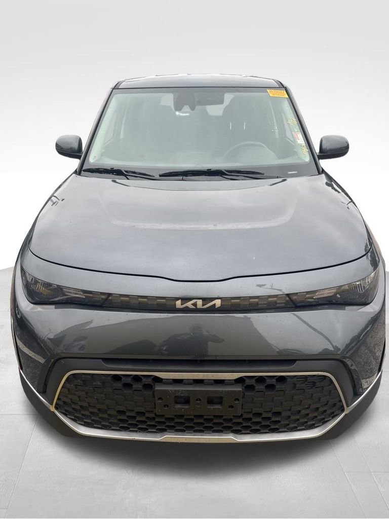 2024 Kia Soul LX photo 2