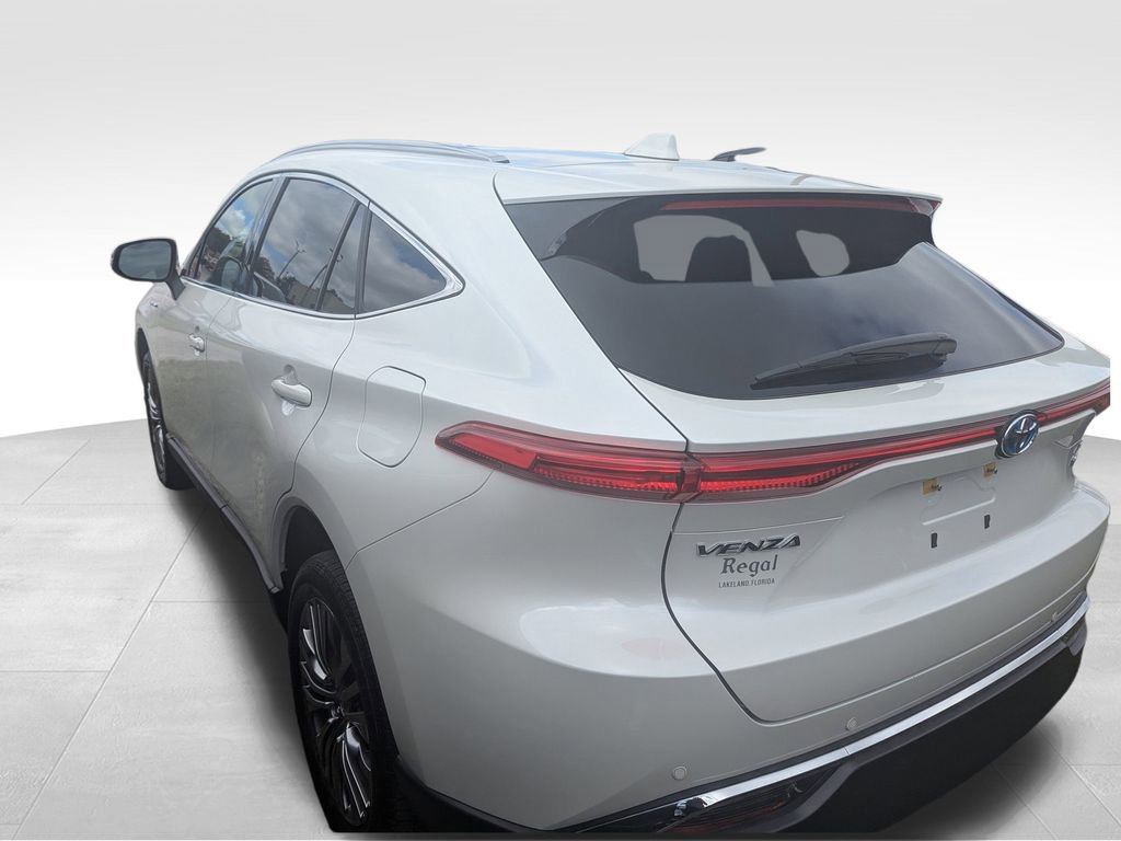 2021 Toyota Venza XLE photo 3