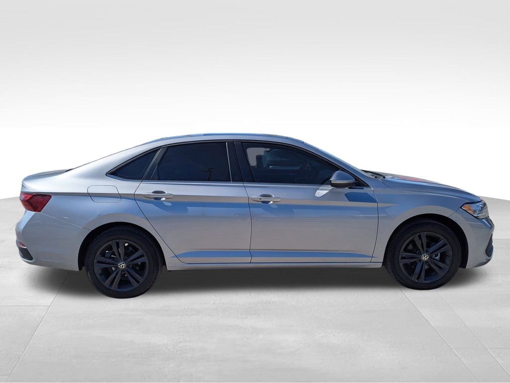 Used 2022 Volkswagen Jetta SE Sedan