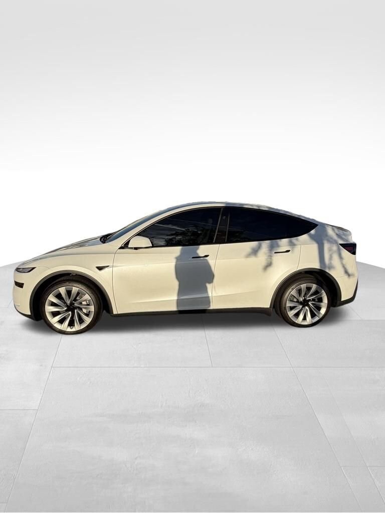 2026 Tesla Model Y Long Range photo 3