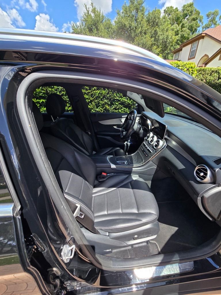 2021 Mercedes Benz GLC 300 photo 4