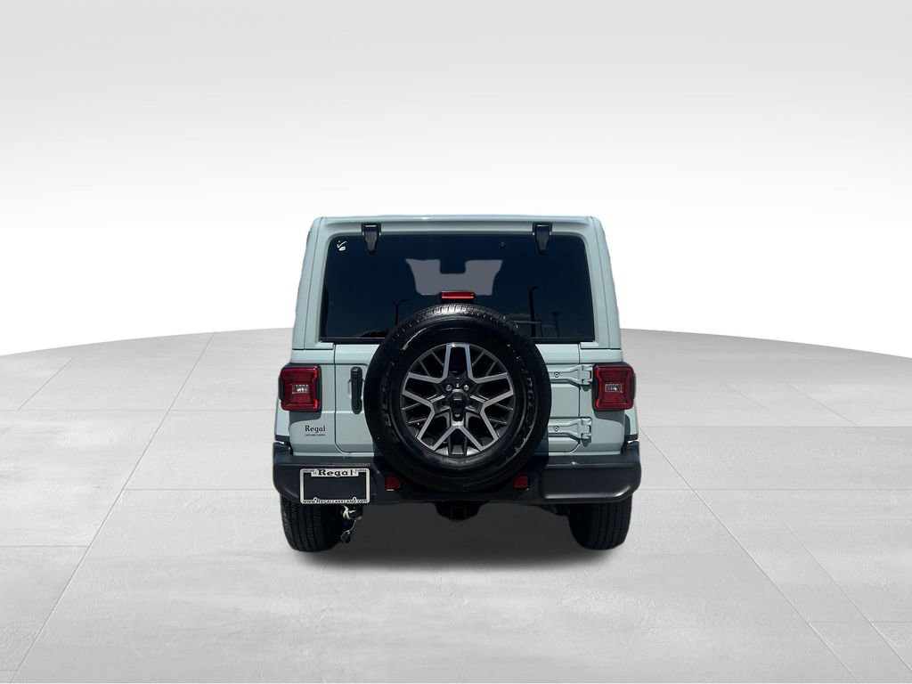 2024 Jeep Wrangler Sahara photo 4