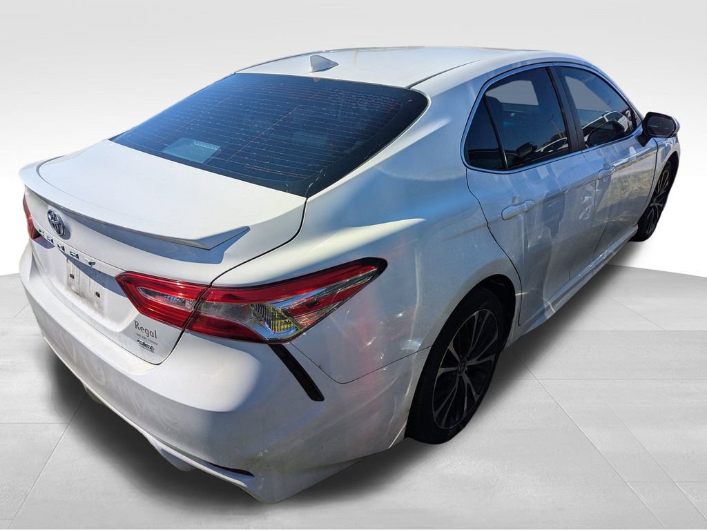 2020 Toyota Camry SE photo 2