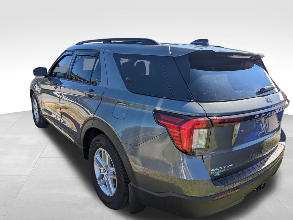 2025 Ford Explorer photo 2