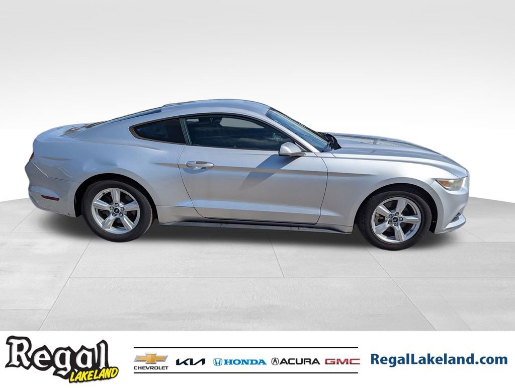 2017 Ford Mustang V6 photo 2