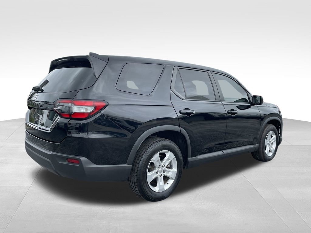 Used 2023 Honda Pilot LX SUV