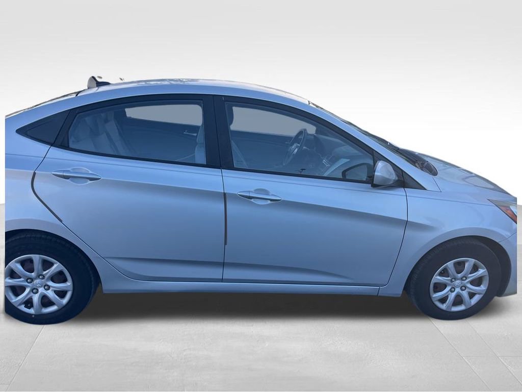 2012 Hyundai Accent GLS photo 3