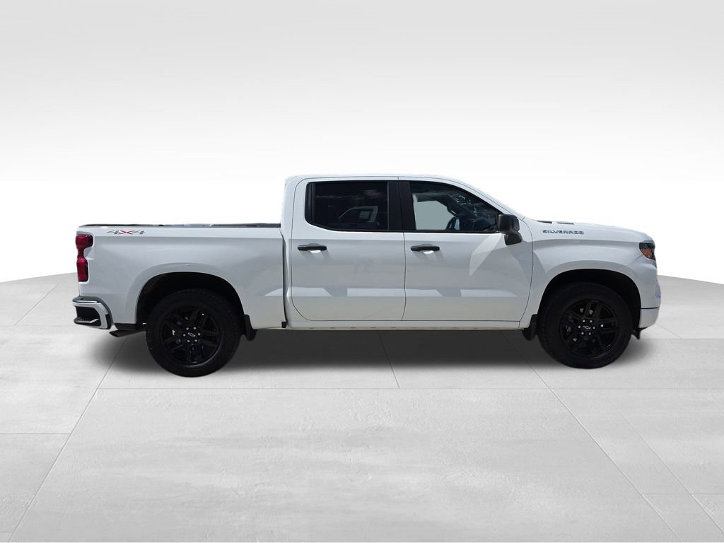2025 Chevrolet Silverado 1500 Custom photo 3