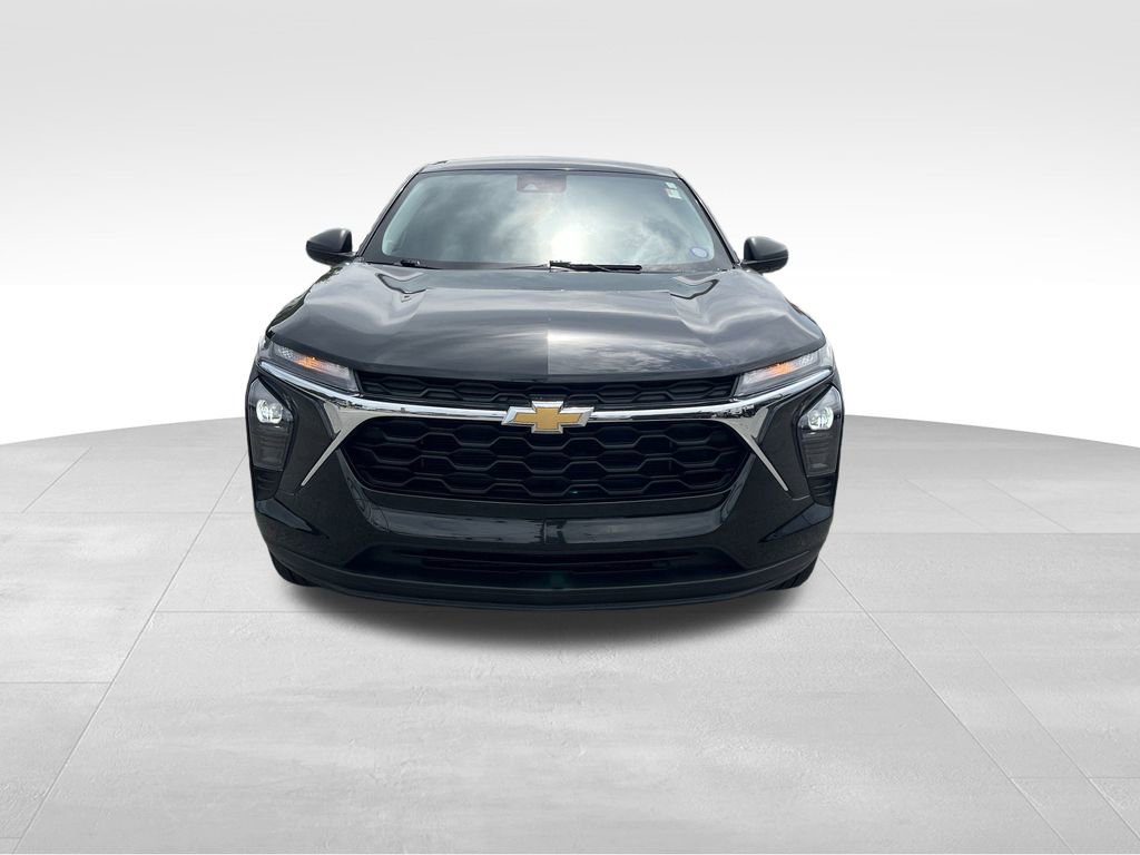 2024 Chevrolet Trax LS photo 2