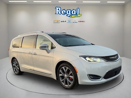 2017 Chrysler Pacifica Limited Van
