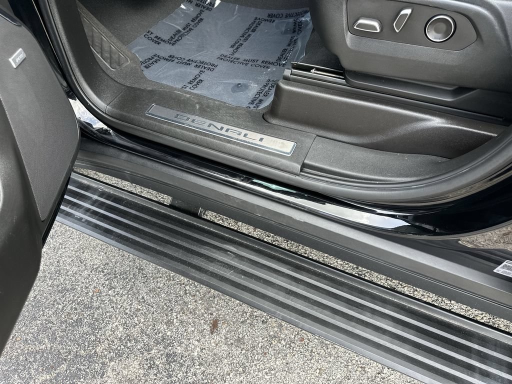 2023 GMC Yukon Denali - Photo 37