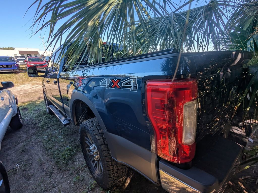 2017 Ford F-250 Lariat photo 2