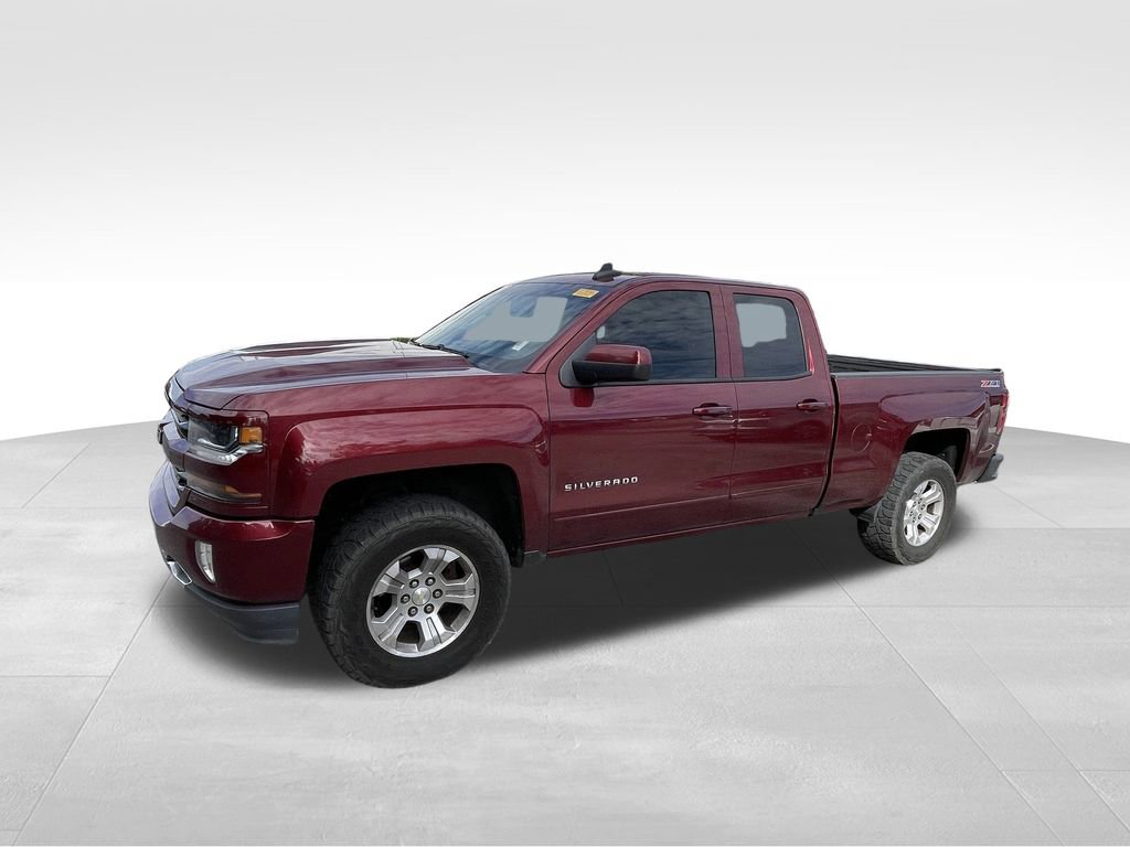 2017 Chevrolet Silverado 1500 LT photo 2