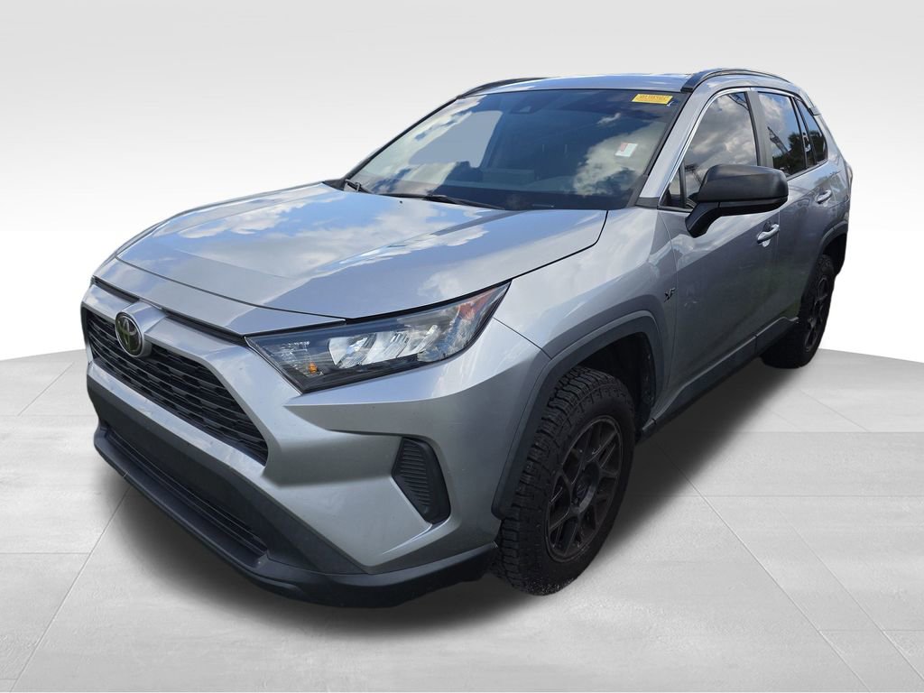2021 Toyota RAV4 LE photo 2