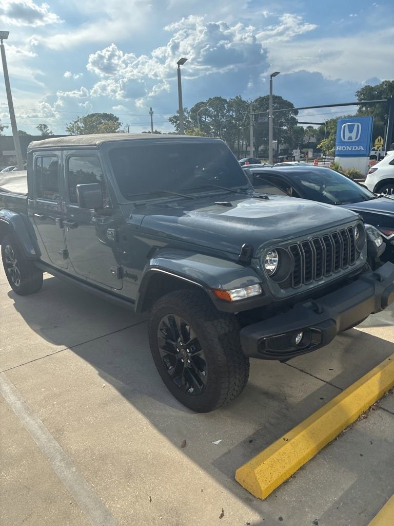 2025 Jeep Gladiator Nighthawk Auto's photo