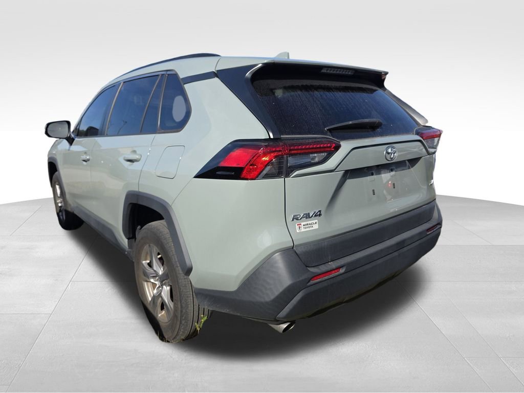 2023 Toyota RAV4 XLE photo 2