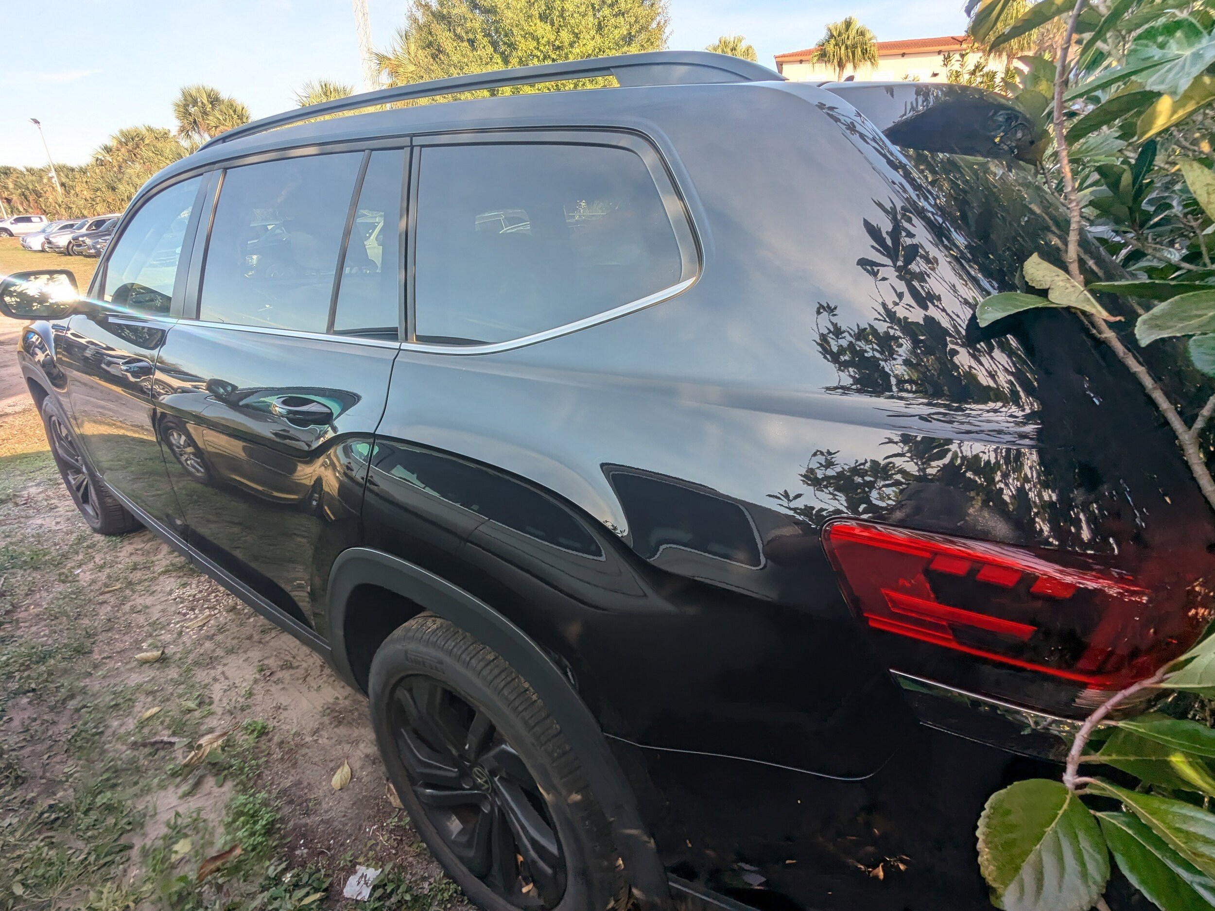 2023 Volkswagen Atlas SE Technology photo 2