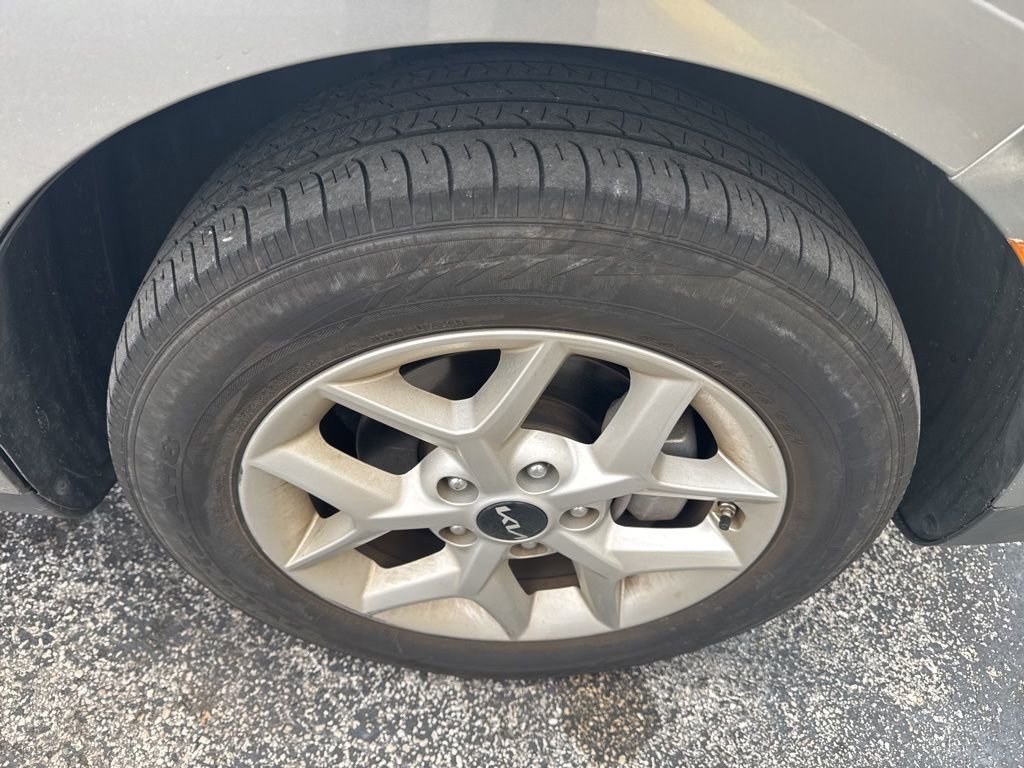 2024 Kia Soul LX photo 3
