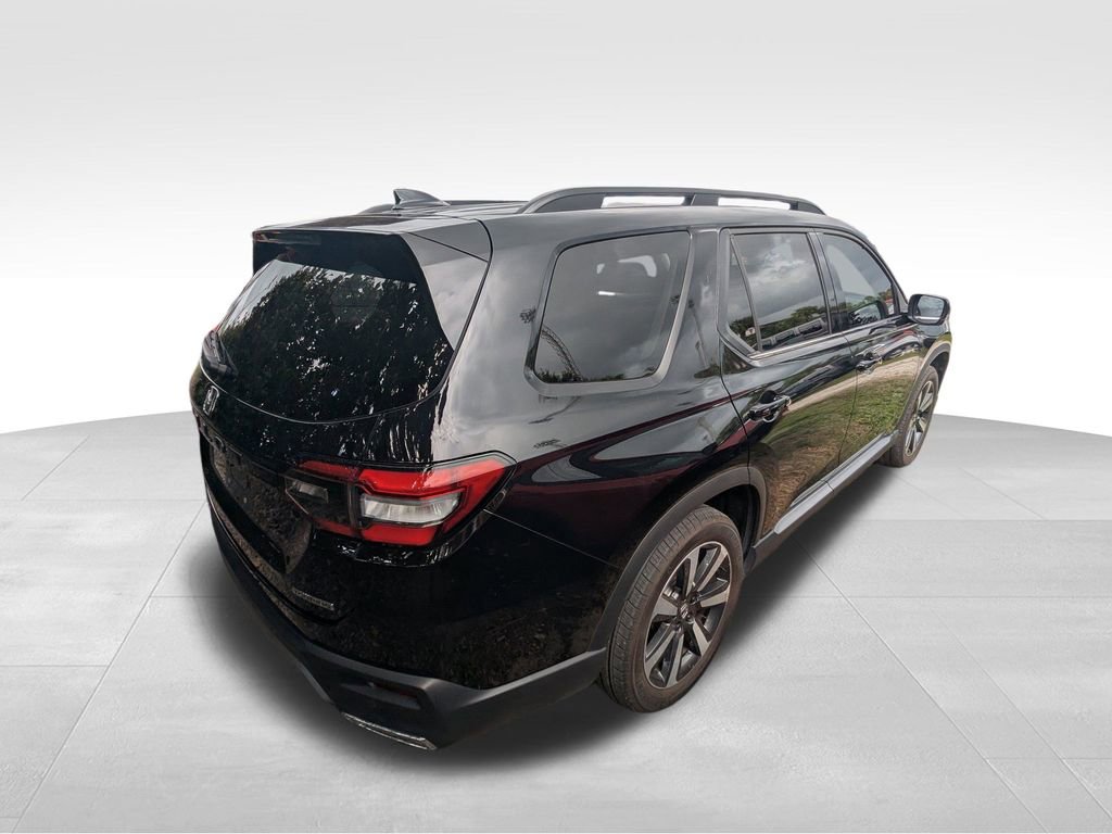 2024 Honda Pilot Touring photo 2