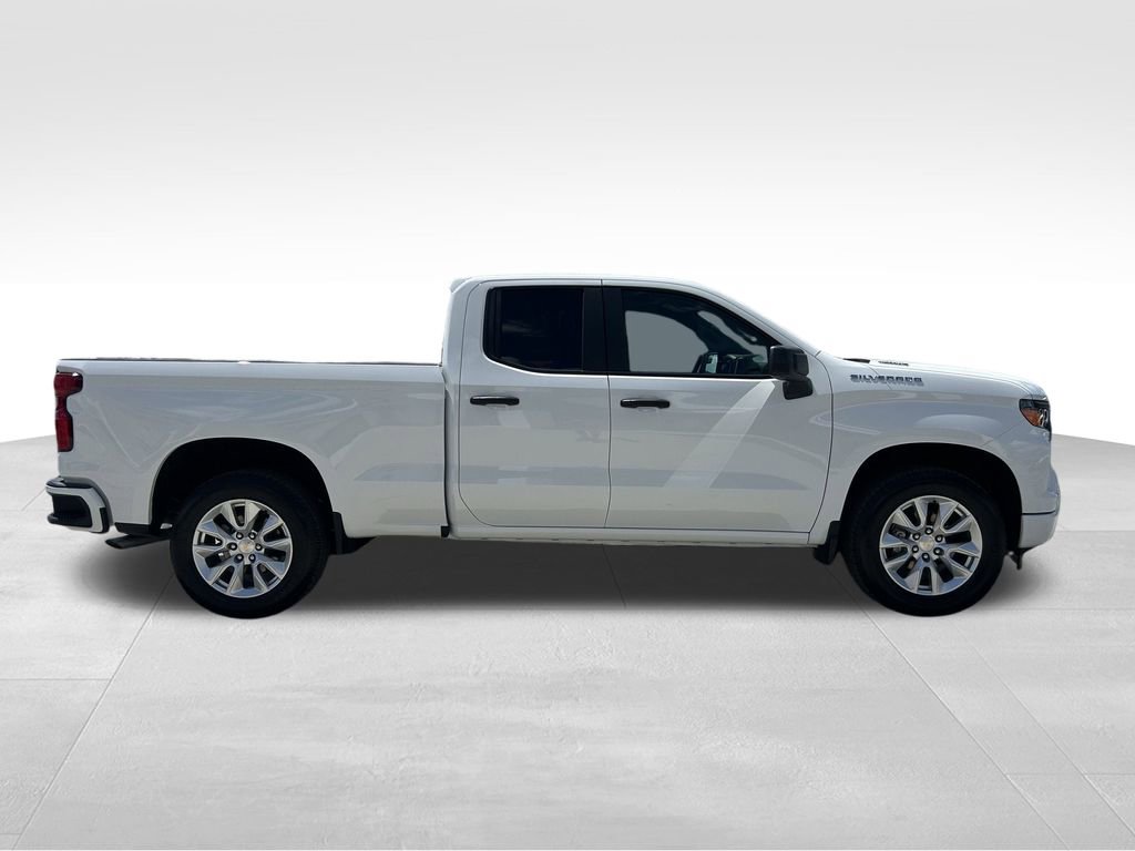 2025 Chevrolet Silverado 1500 Custom photo 3