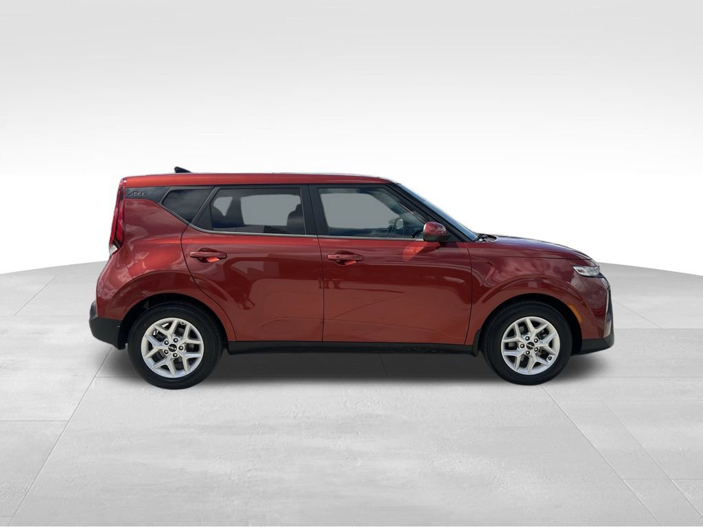 2022 Kia Soul S photo 2
