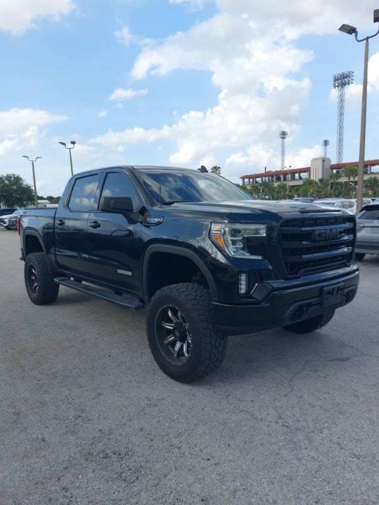 2020 GMC Sierra Elevation 4WD Crew Cab Short Box's photo