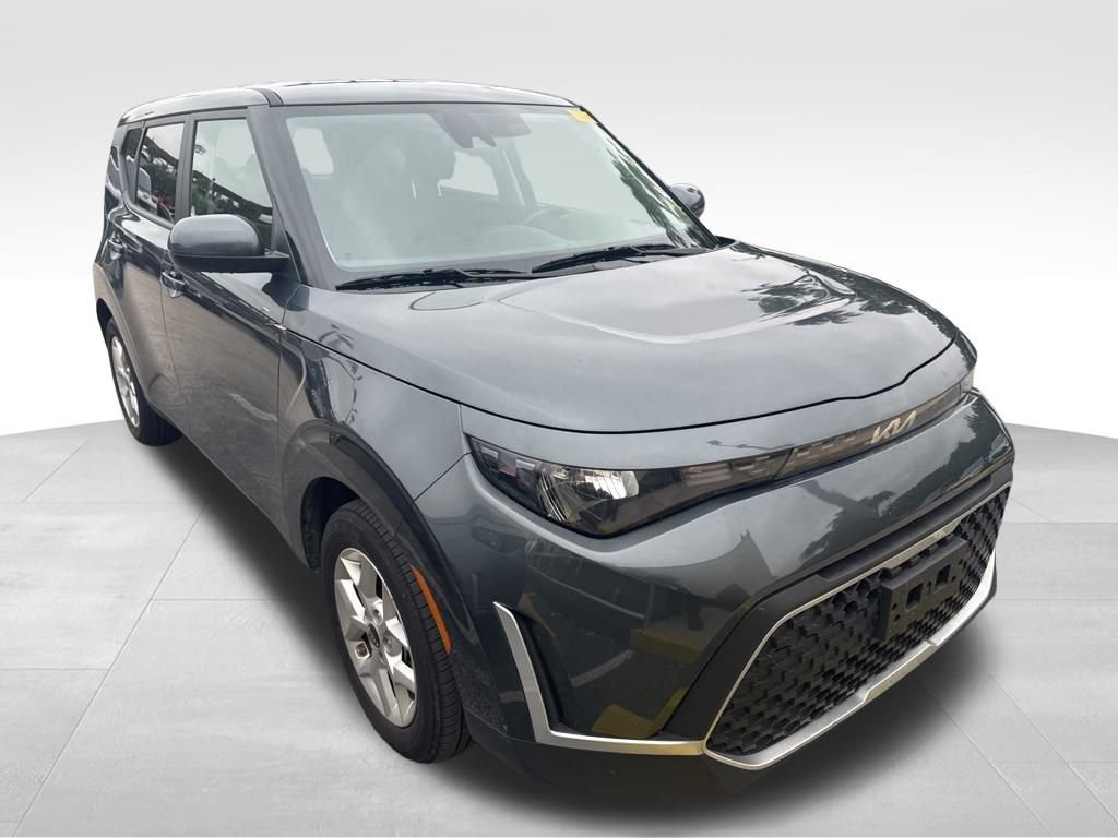 2024 Kia Soul LX photo 3