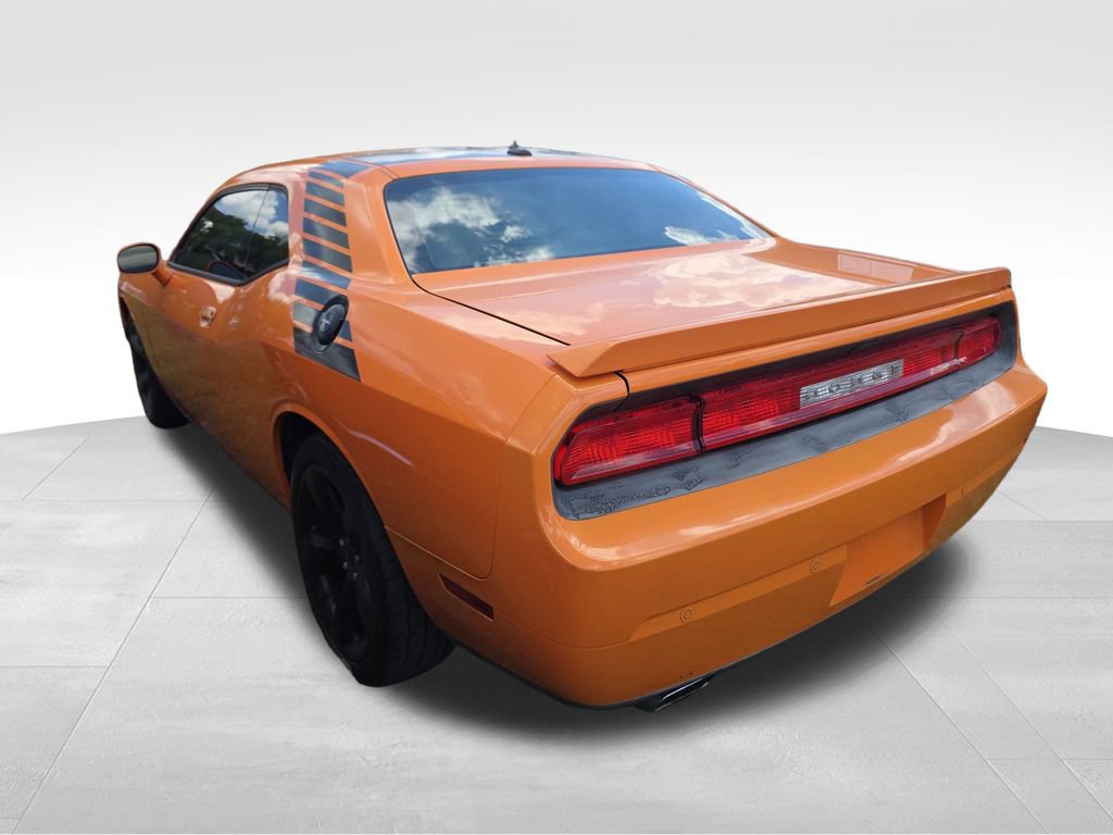 2014 Dodge Challenger SXT Plus photo 3