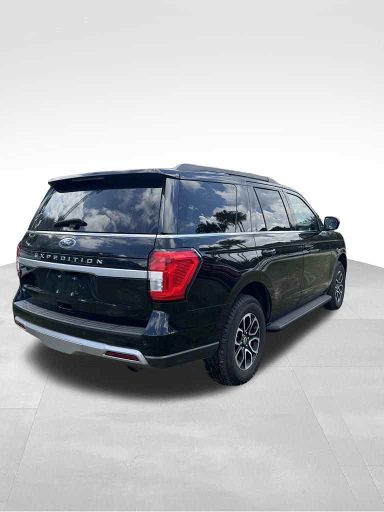 2024 Ford Expedition XLT photo 2
