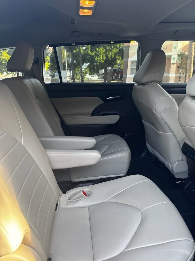 2022 Toyota Highlander XLE photo 3