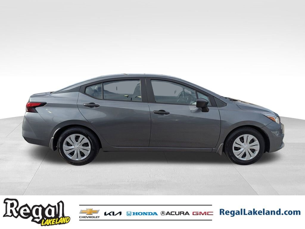 2021 Nissan Versa S photo 3