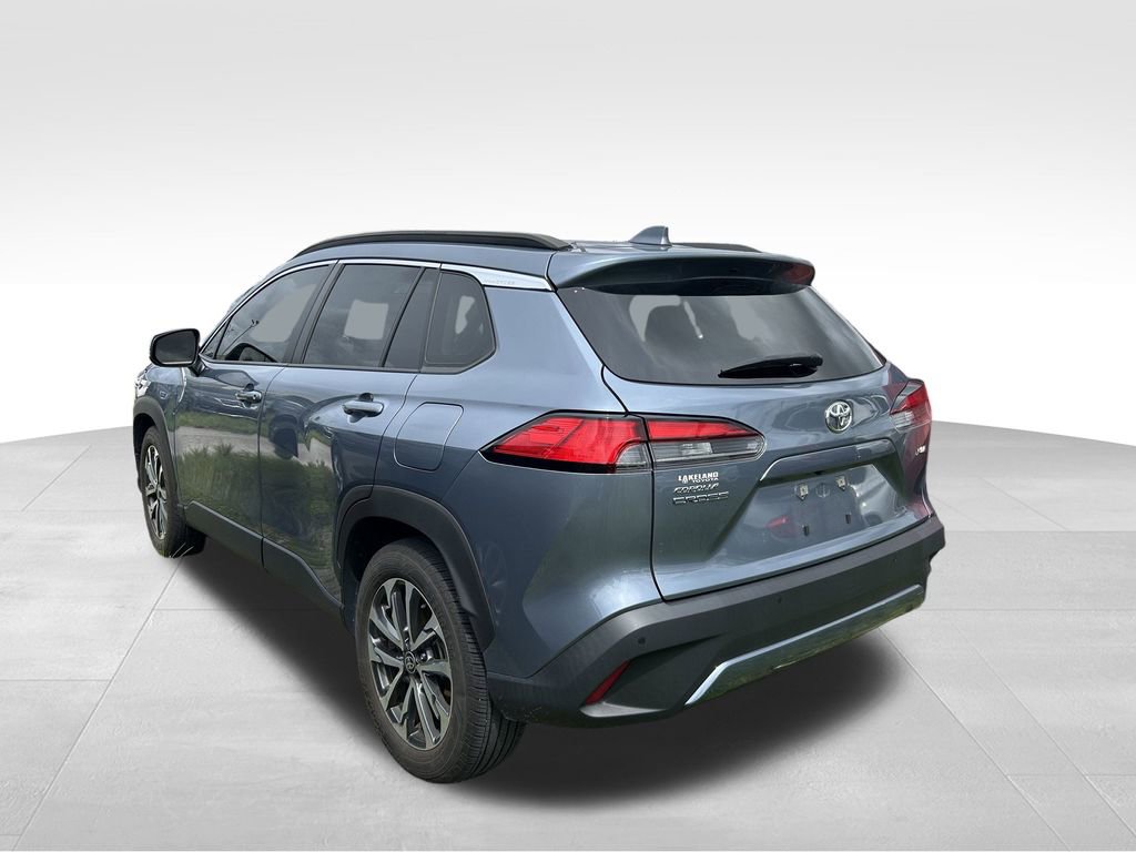2023 Toyota Corolla Cross XLE photo 3