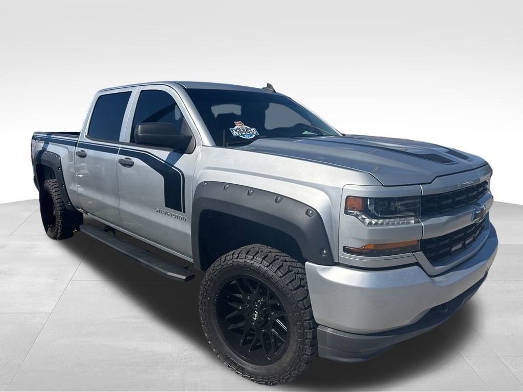 2018 Chevrolet Silverado 1500 Custom photo 3