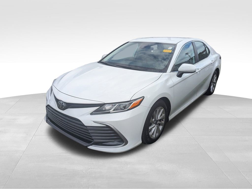 2022 Toyota Camry LE photo 4