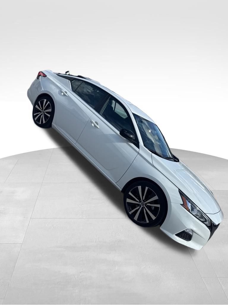 2022 Nissan Altima 2.5 SR photo 4