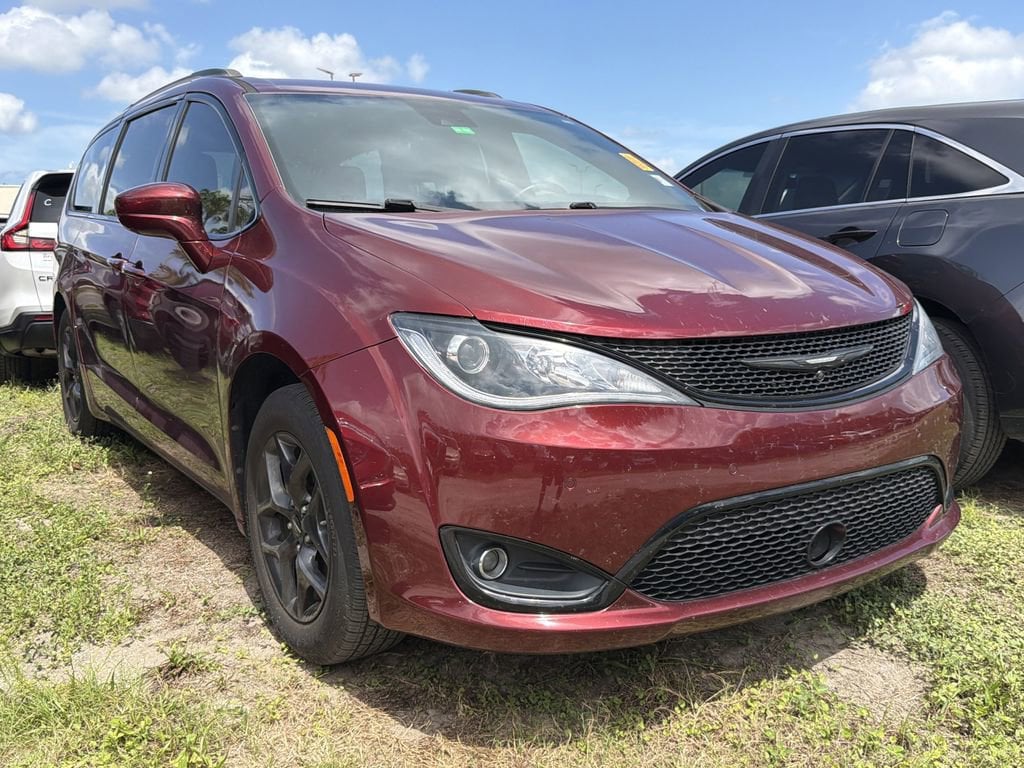 2019 Chrysler Pacifica Touring L's photo