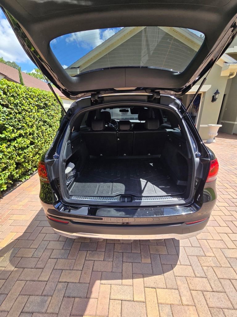 2021 Mercedes Benz GLC 300 photo 3