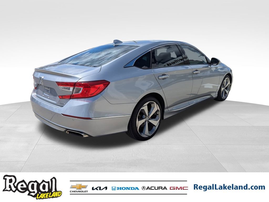 2018 Honda Accord Touring 1.5T photo 4