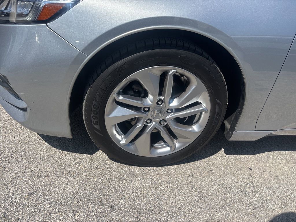 2019 Honda Accord LX 1.5T photo 4
