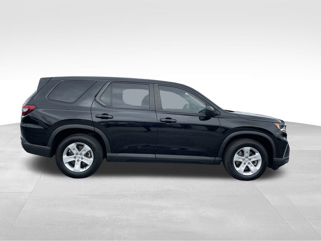 Used 2023 Honda Pilot LX SUV