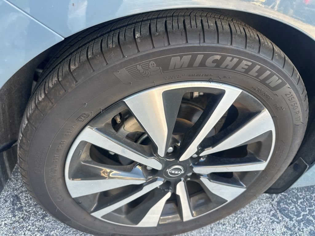 2024 Nissan Sentra SV photo 3