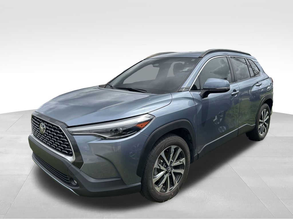 2023 Toyota Corolla Cross XLE photo 2