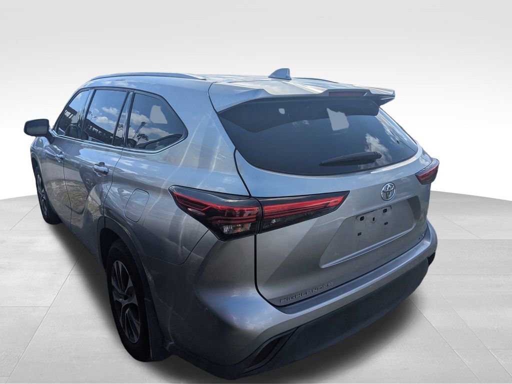 2022 Toyota Highlander XLE photo 3