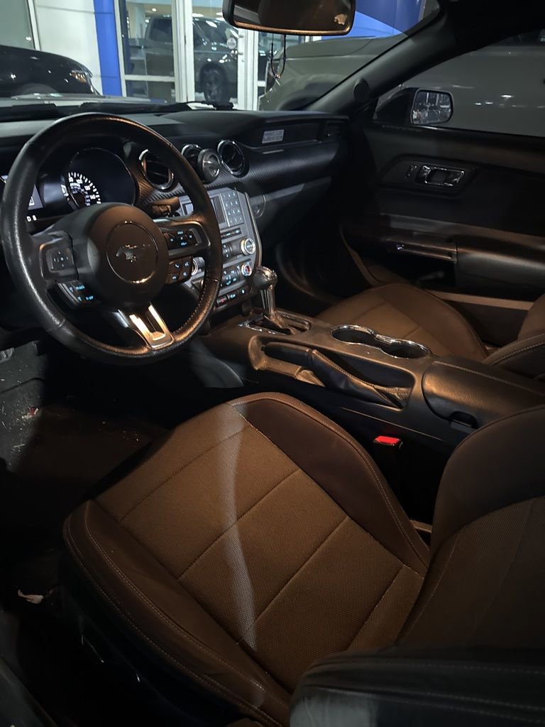 2016 Ford Mustang V6 photo 3