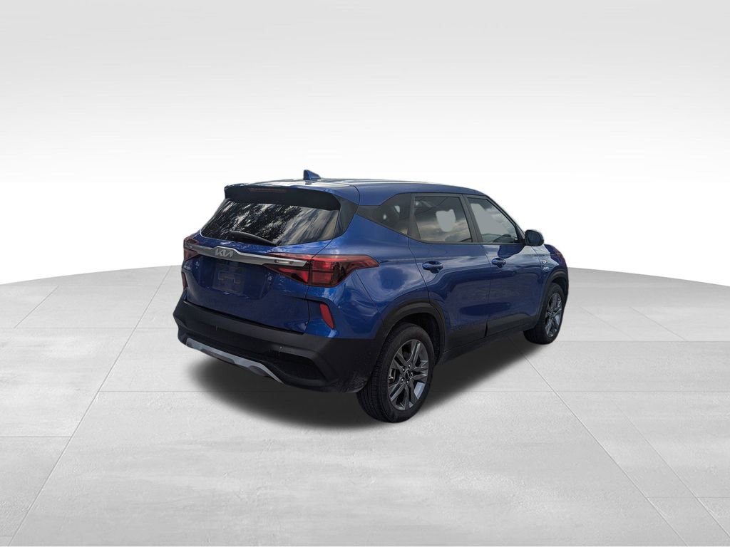 2022 Kia Seltos LX photo 2