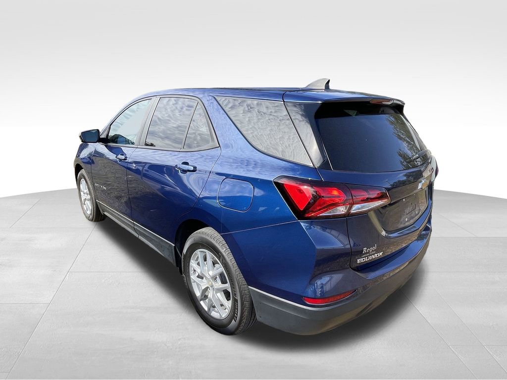 2022 Chevrolet Equinox LS photo 2
