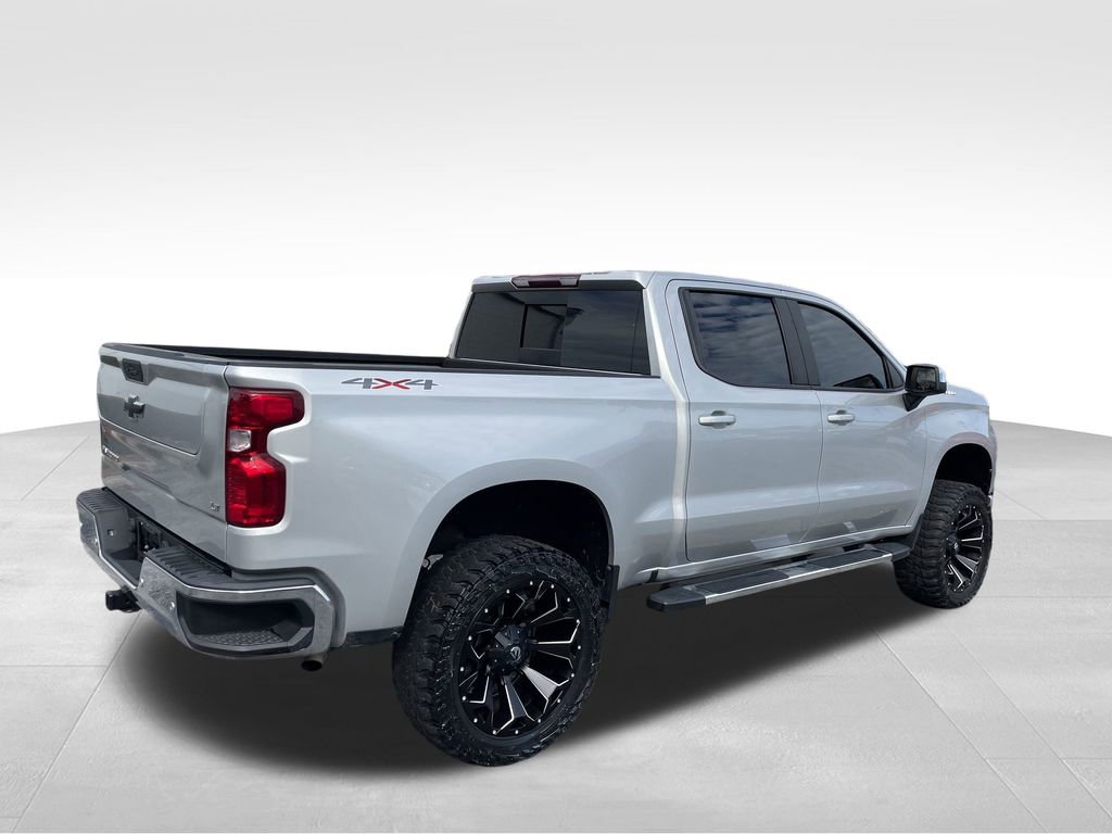 2022 Chevrolet Silverado 1500 LT photo 2